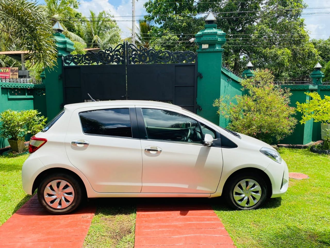 Toyota Vitz 2018 - භාවිතා කරන ලද කාර් sale in Sri Lanka - patpat.lk
