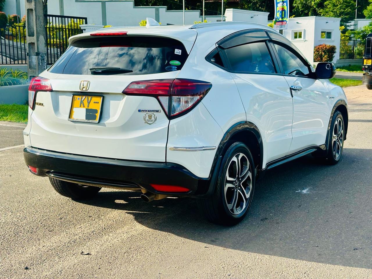 Honda Vezel 2014 - பயன்படுத்தப்பட்டது SUV sale in Sri Lanka - patpat.lk