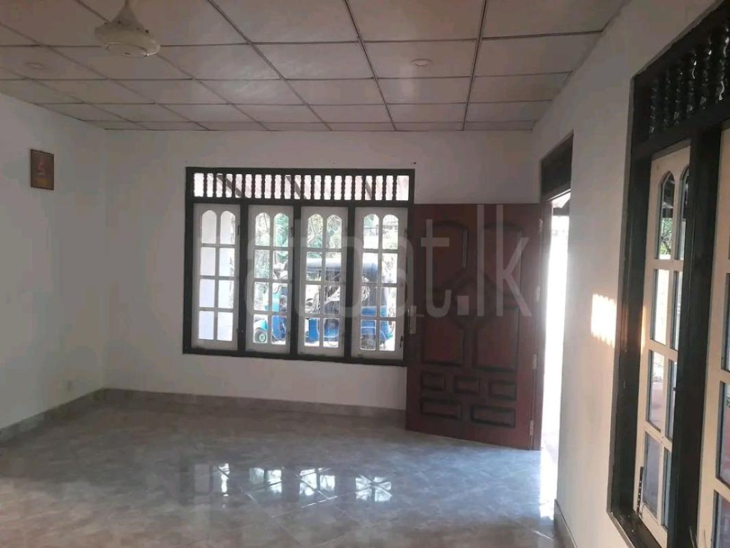 House for Sale in Bandaragama ads-image-1