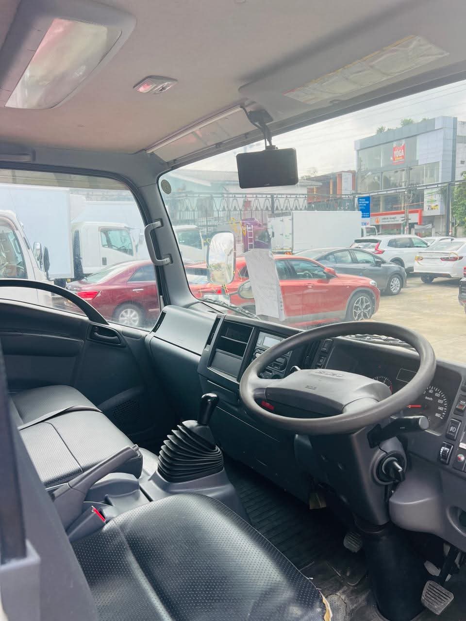 Isuzu ELF 2018 - சான்றளிக்கப்பட்டது டிரக் sale in Sri Lanka - patpat.lk