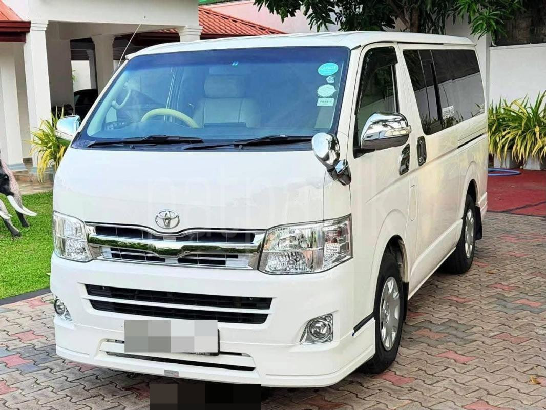 Toyota Hiace 2011 - භාවිතා කරන ලද වෑන් රථය sale in Sri Lanka - patpat.lk