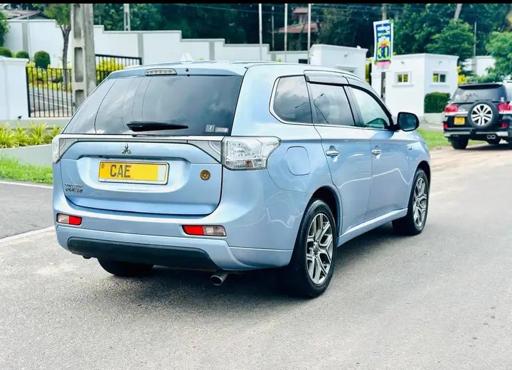 Mitsubishi Outlander 2014 - பயன்படுத்தப்பட்டது SUV sale in Sri Lanka - patpat.lk