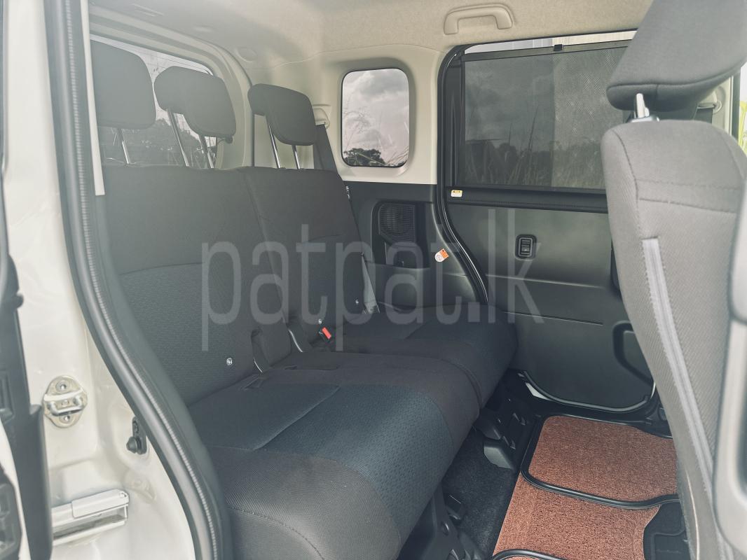 Toyota Roomy 2024 - சான்றளிக்கப்பட்டது வேன் sale in Sri Lanka - patpat.lk