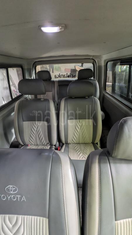 Toyota Hiace 2011 - பயன்படுத்தப்பட்டது வேன் sale in Sri Lanka - patpat.lk