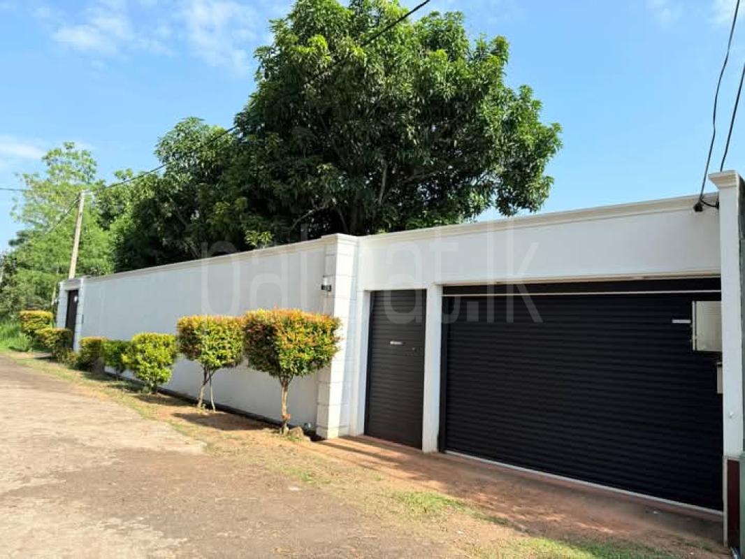 House for Sale in Kalutara ads-image-1