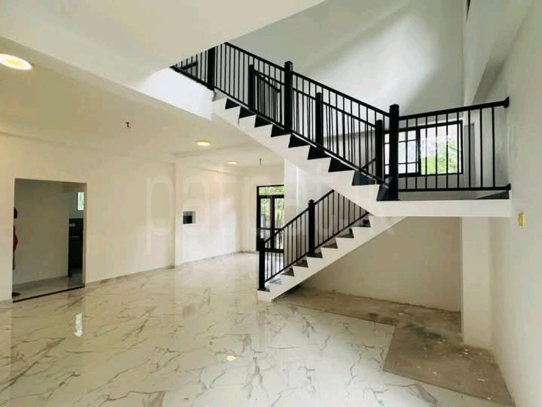House for Sale in Athurugiriya