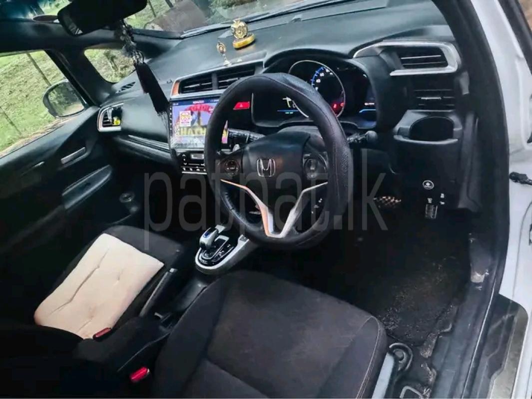 Honda Fit 2015 - பயன்படுத்தப்பட்டது கார் sale in Sri Lanka - patpat.lk