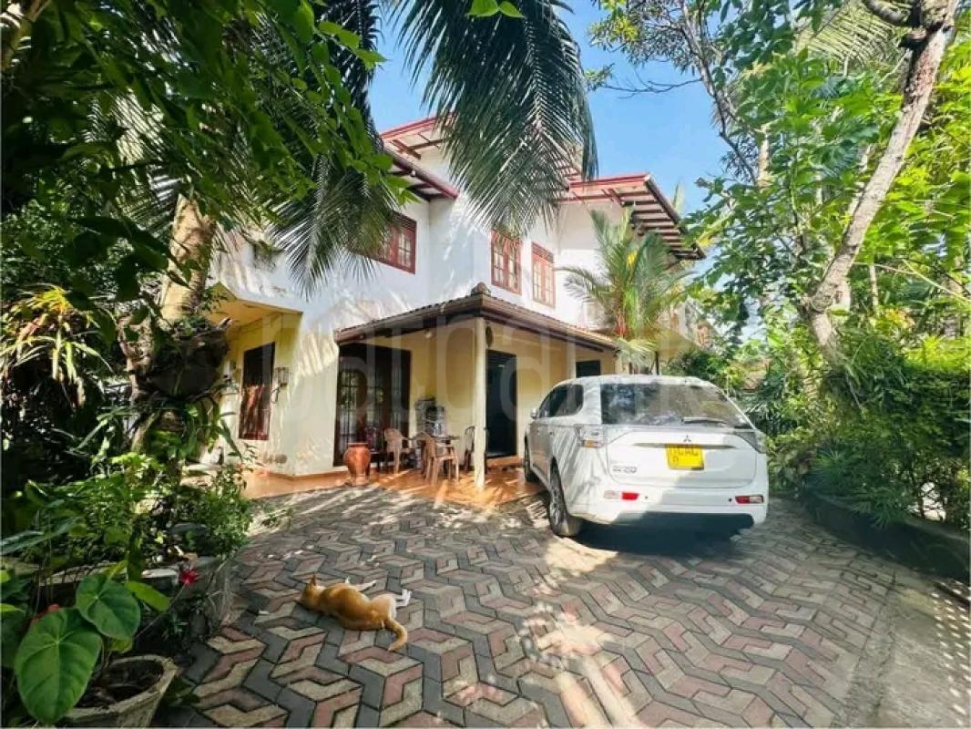 House for Sale in Kamburupitiya ads-image-1