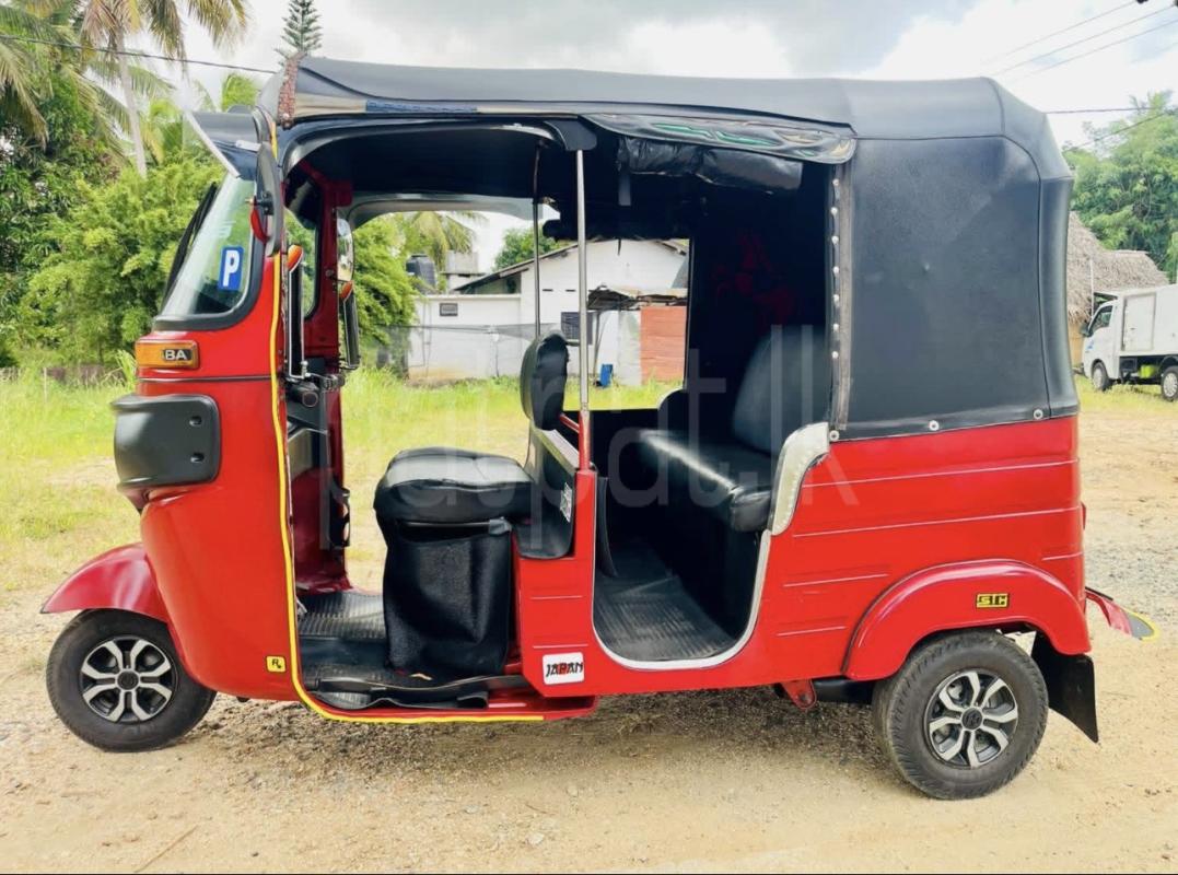 Bajaj 4 stroke 2015 - பயன்படுத்தப்பட்டது முச்சக்கர வண்டி sale in Sri Lanka - patpat.lk