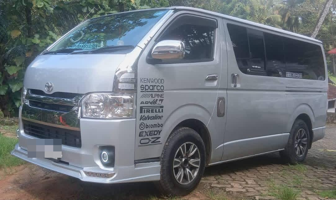 Toyota Hiace 2004 - பயன்படுத்தப்பட்டது வேன் sale in Sri Lanka - patpat.lk