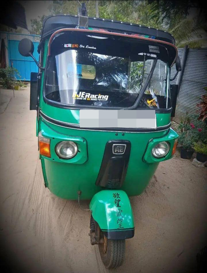 Bajaj Three Wheel 2013 ads-image-1