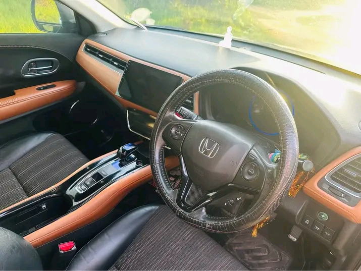 Honda Vezel 2014 - Used SUV sale in Sri Lanka - patpat.lk