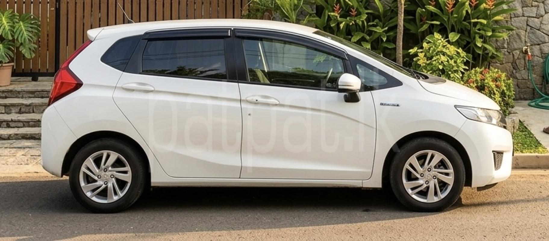 Honda Fit 2015 - பயன்படுத்தப்பட்டது கார் sale in Sri Lanka - patpat.lk