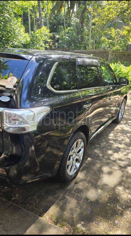 Mitsubishi Outlander 2015 - பயன்படுத்தப்பட்டது SUV sale in Sri Lanka - patpat.lk