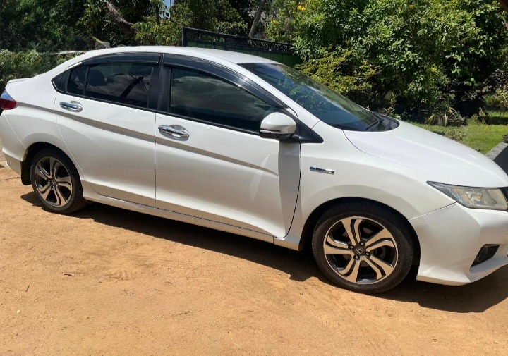 Honda Grace 2015 - பயன்படுத்தப்பட்டது கார் sale in Sri Lanka - patpat.lk