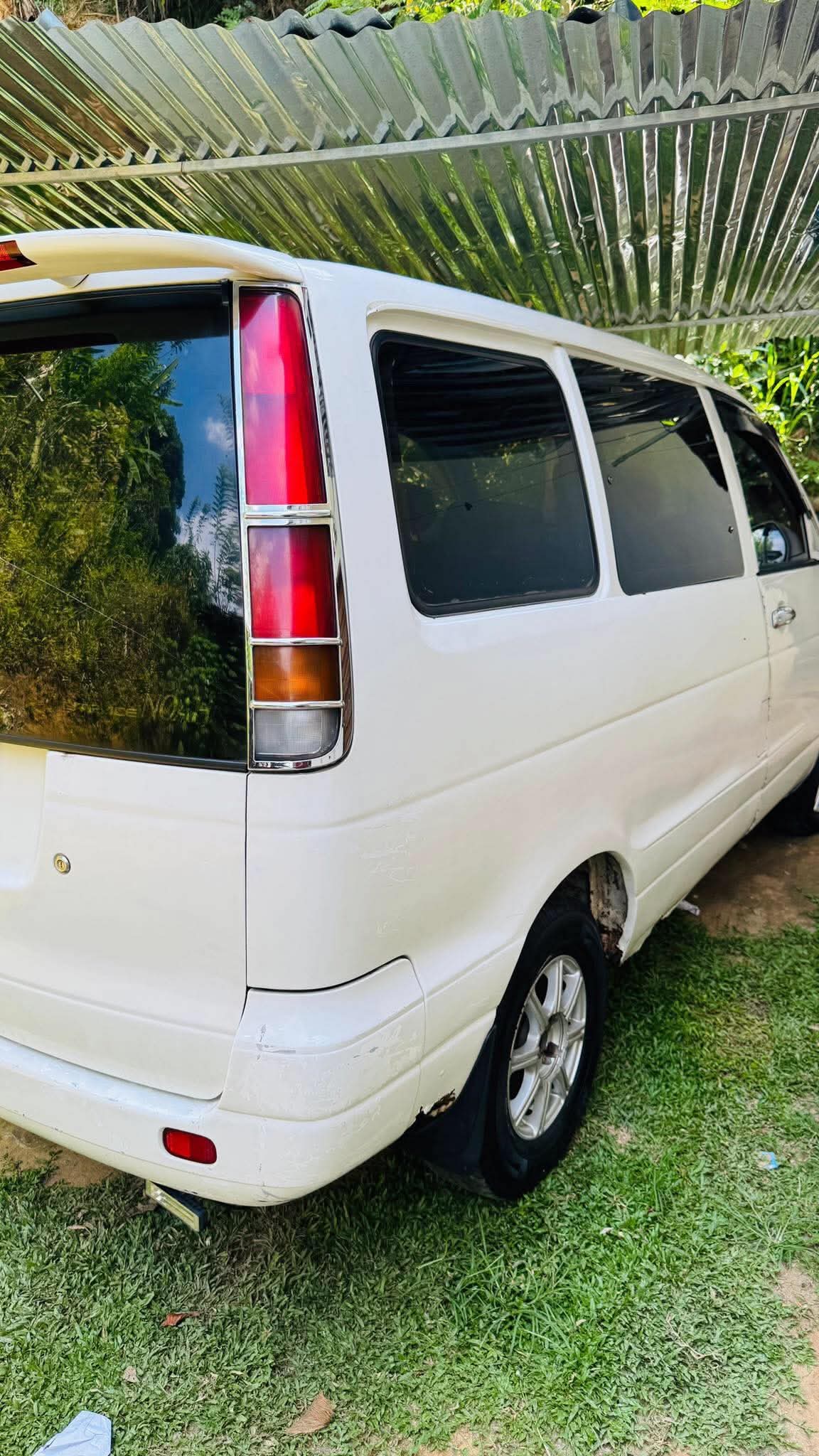 Toyota NOHA 1998 - பயன்படுத்தப்பட்டது வேன் sale in Sri Lanka - patpat.lk