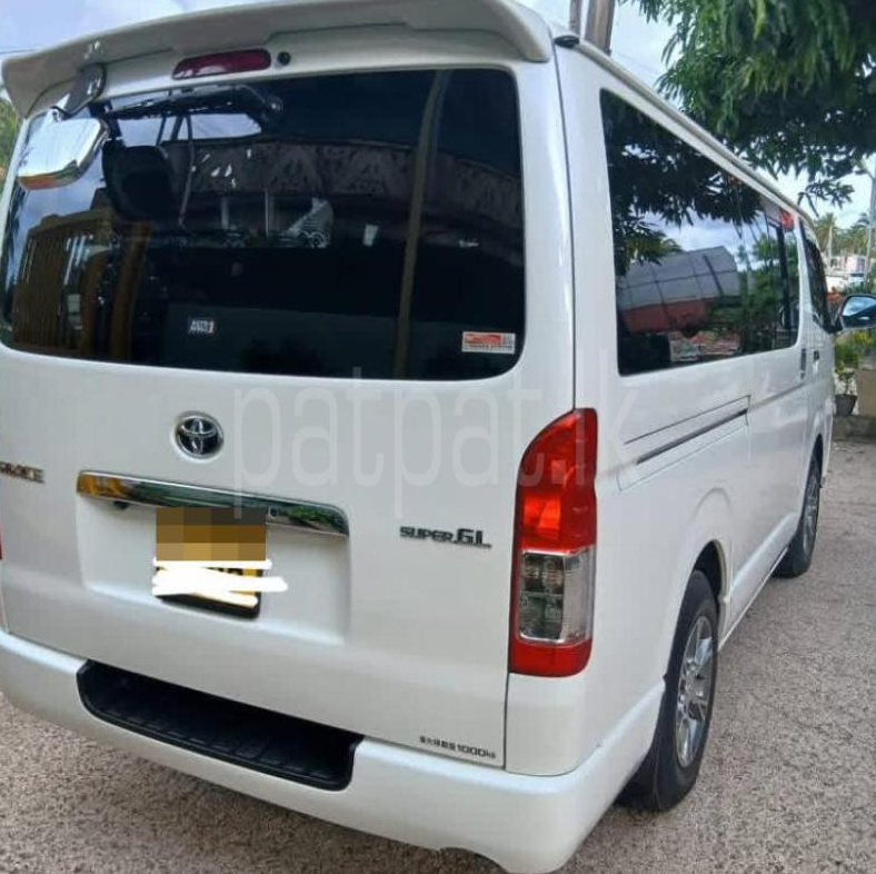 Toyota Hiace 2011 - பயன்படுத்தப்பட்டது வேன் sale in Sri Lanka - patpat.lk