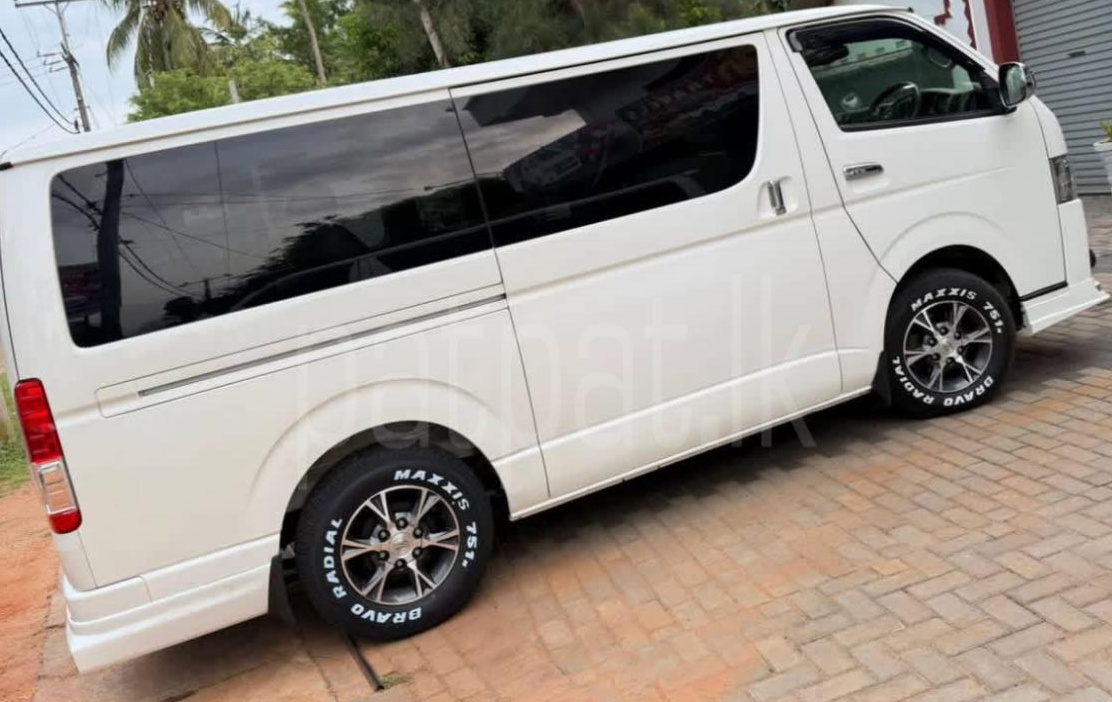Toyota Hiace 2017 - பயன்படுத்தப்பட்டது வேன் sale in Sri Lanka - patpat.lk