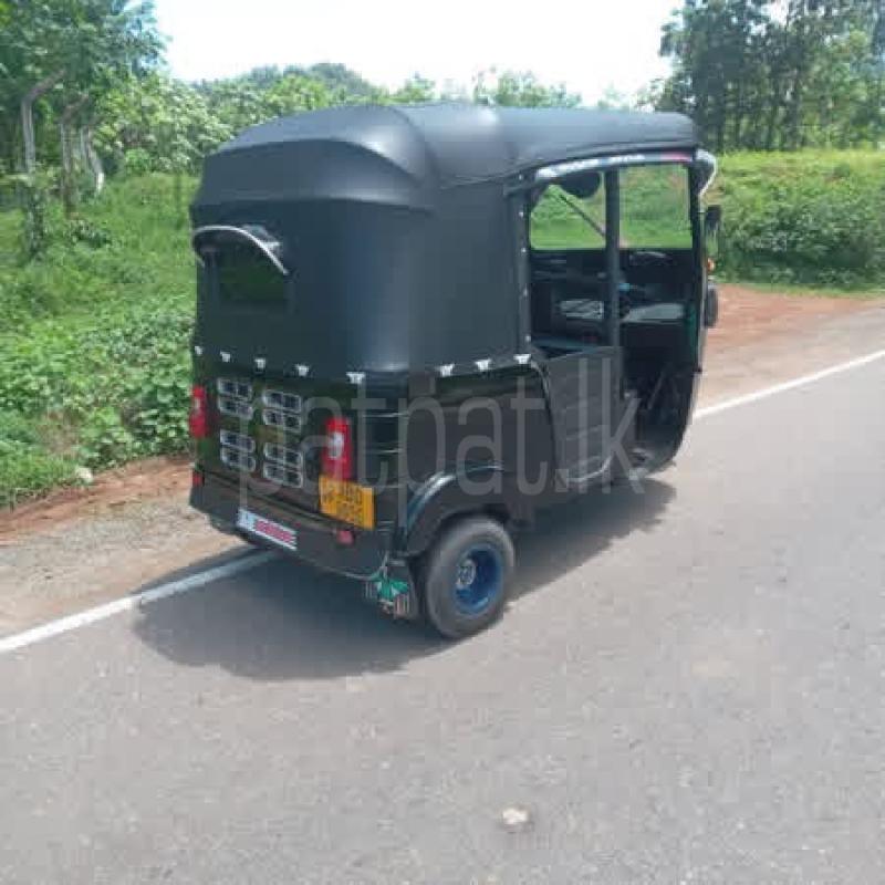 Bajaj 4 stroke 2014 - பயன்படுத்தப்பட்டது முச்சக்கர வண்டி sale in Sri Lanka - patpat.lk