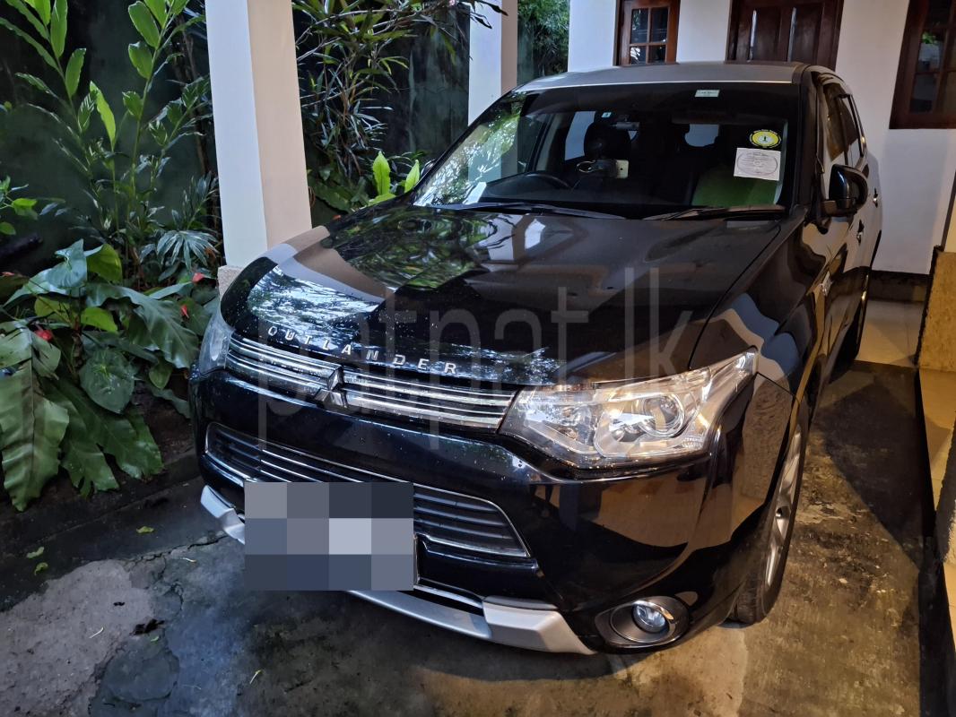 Mitsubishi Outlander 2015 - பயன்படுத்தப்பட்டது SUV sale in Sri Lanka - patpat.lk