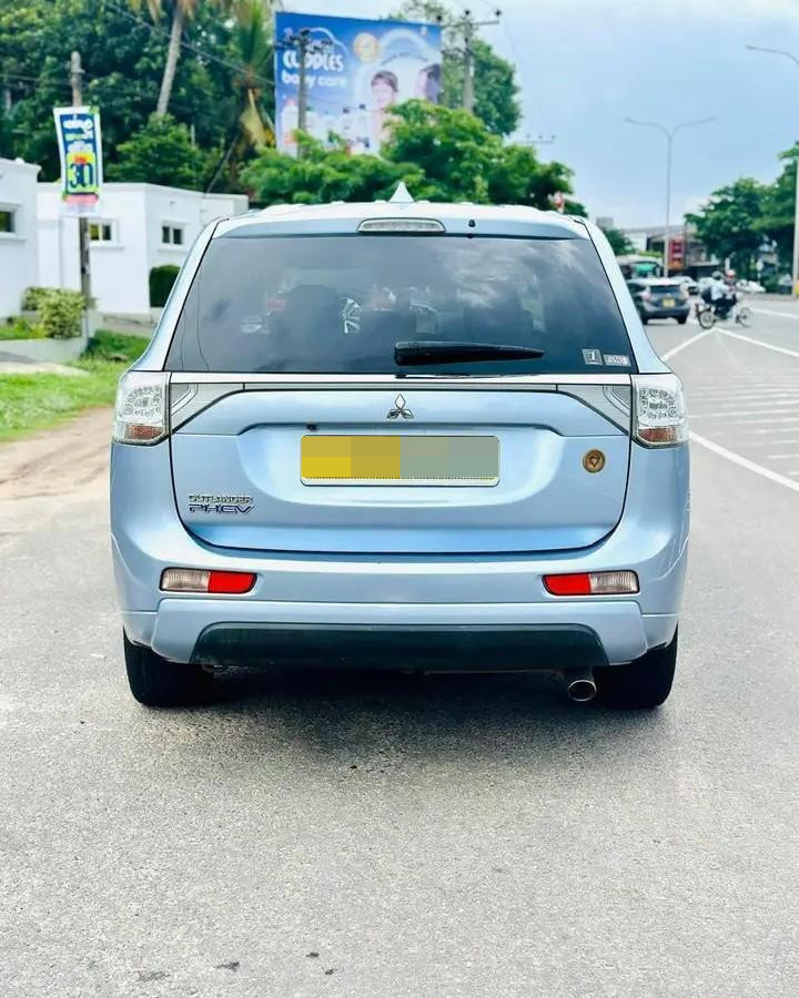 Mitsubishi Outlander 2014 - பயன்படுத்தப்பட்டது SUV sale in Sri Lanka - patpat.lk