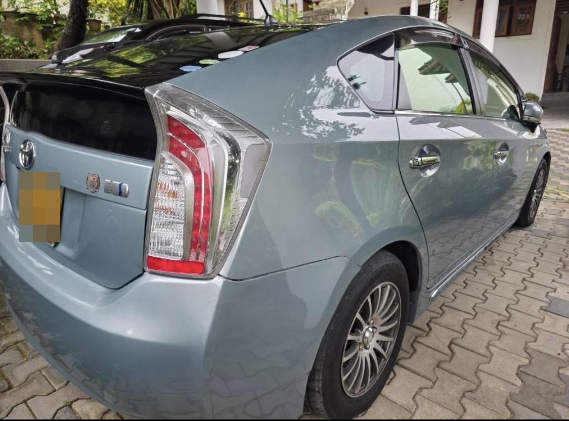 Toyota Prius 2013 - மறுசீரமைக்கப்பட்டது கார் sale in Sri Lanka - patpat.lk