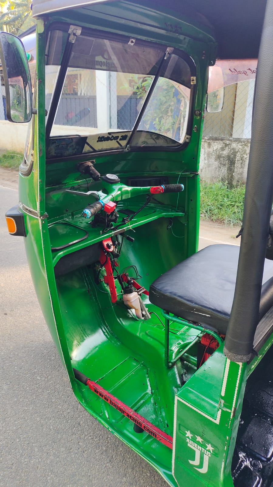 Bajaj 2 stroke 2004 - பயன்படுத்தப்பட்டது முச்சக்கர வண்டி sale in Sri Lanka - patpat.lk