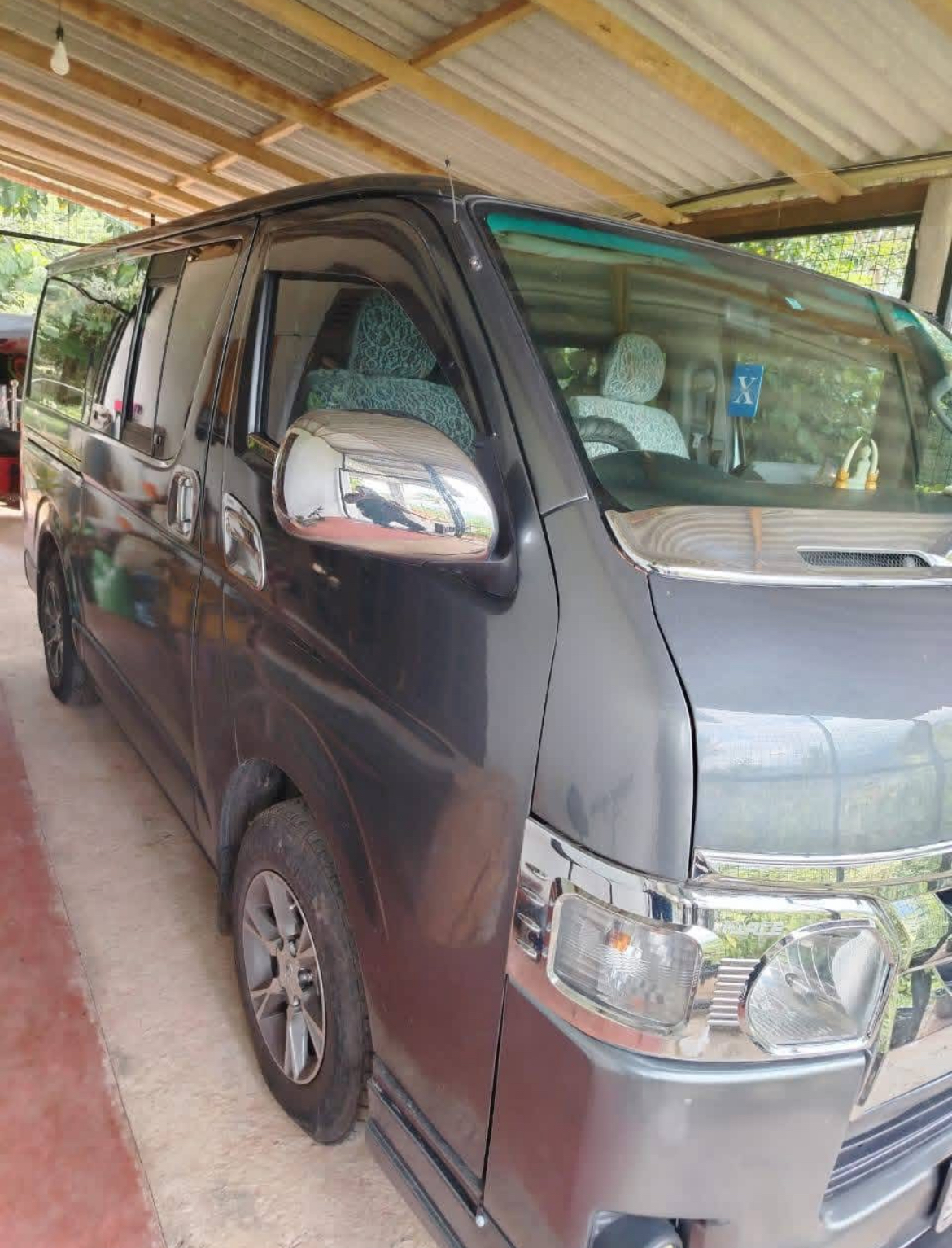 Toyota Hiace 2011 - பயன்படுத்தப்பட்டது வேன் sale in Sri Lanka - patpat.lk
