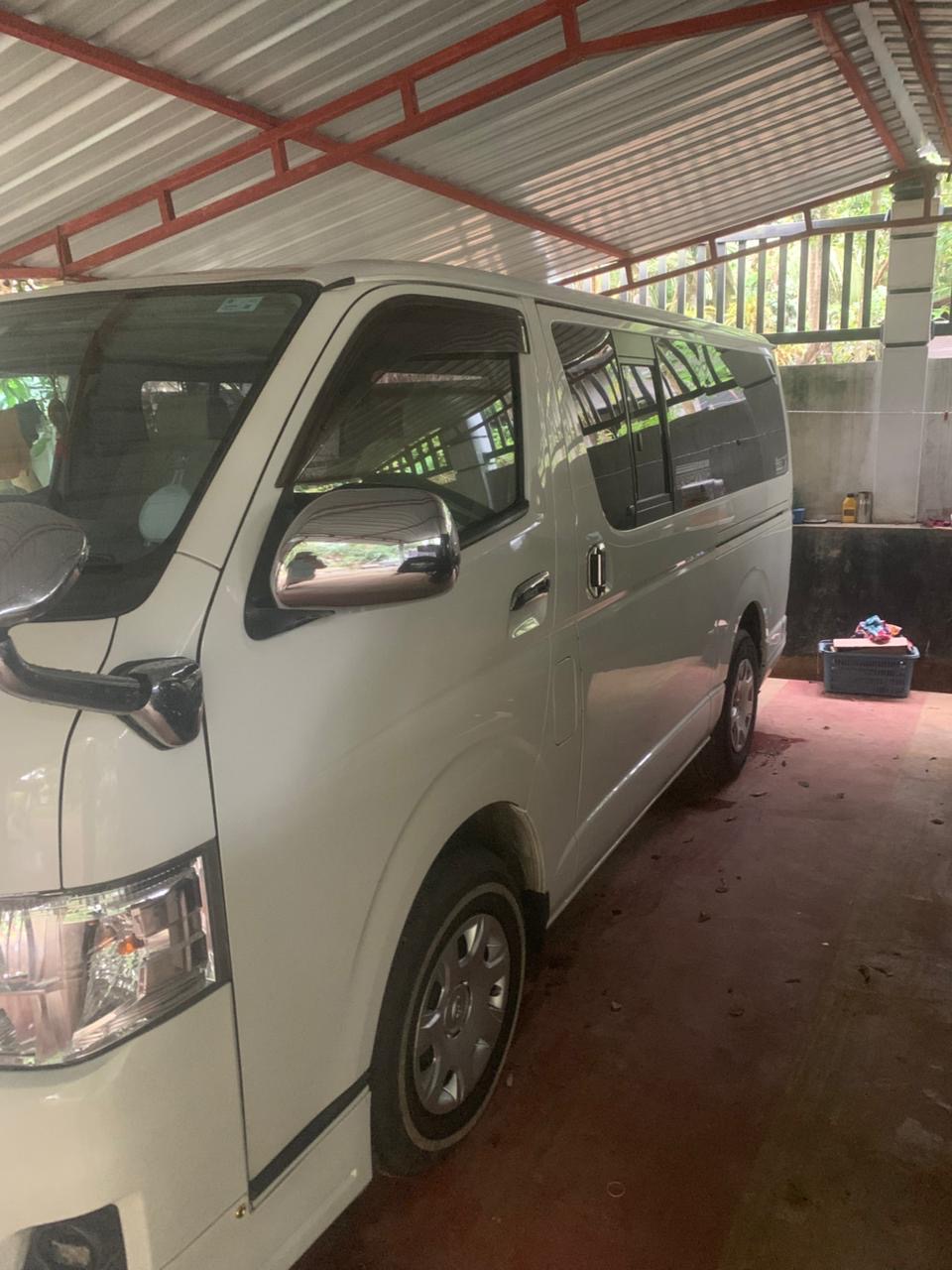 Toyota Hiace 2010 - භාවිතා කරන ලද වෑන් රථය sale in Sri Lanka - patpat.lk