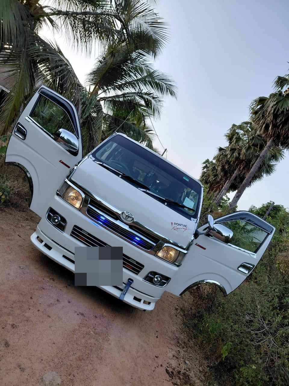 Toyota Hiace 2007 - භාවිතා කරන ලද වෑන් රථය sale in Sri Lanka - patpat.lk