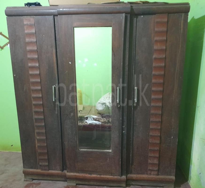 Nadun  Wood Three-Door Wadrobe