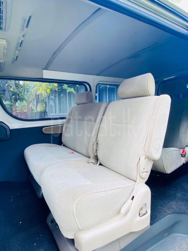 Toyota Hiace 2017 - பயன்படுத்தப்பட்டது வேன் sale in Sri Lanka - patpat.lk