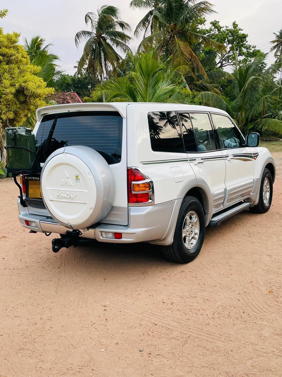 Mitsubishi Montero 2000 - பயன்படுத்தப்பட்டது SUV sale in Sri Lanka - patpat.lk