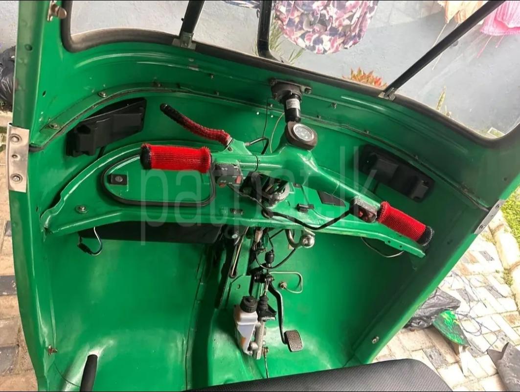 Bajaj Three Wheel 2004 - භාවිතා කරන ලද ත්‍රිරෝද රථය sale in Sri Lanka - patpat.lk