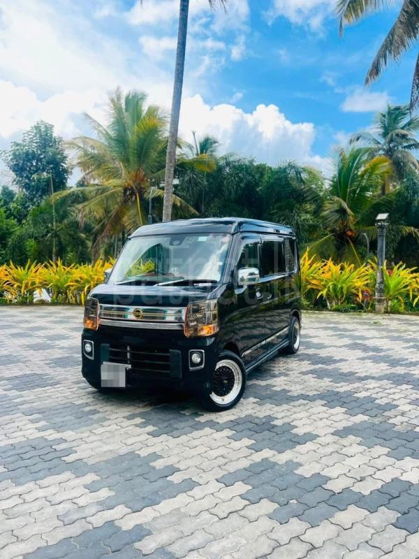 Nissan NV100 2017 - Used Van sale in Sri Lanka - patpat.lk