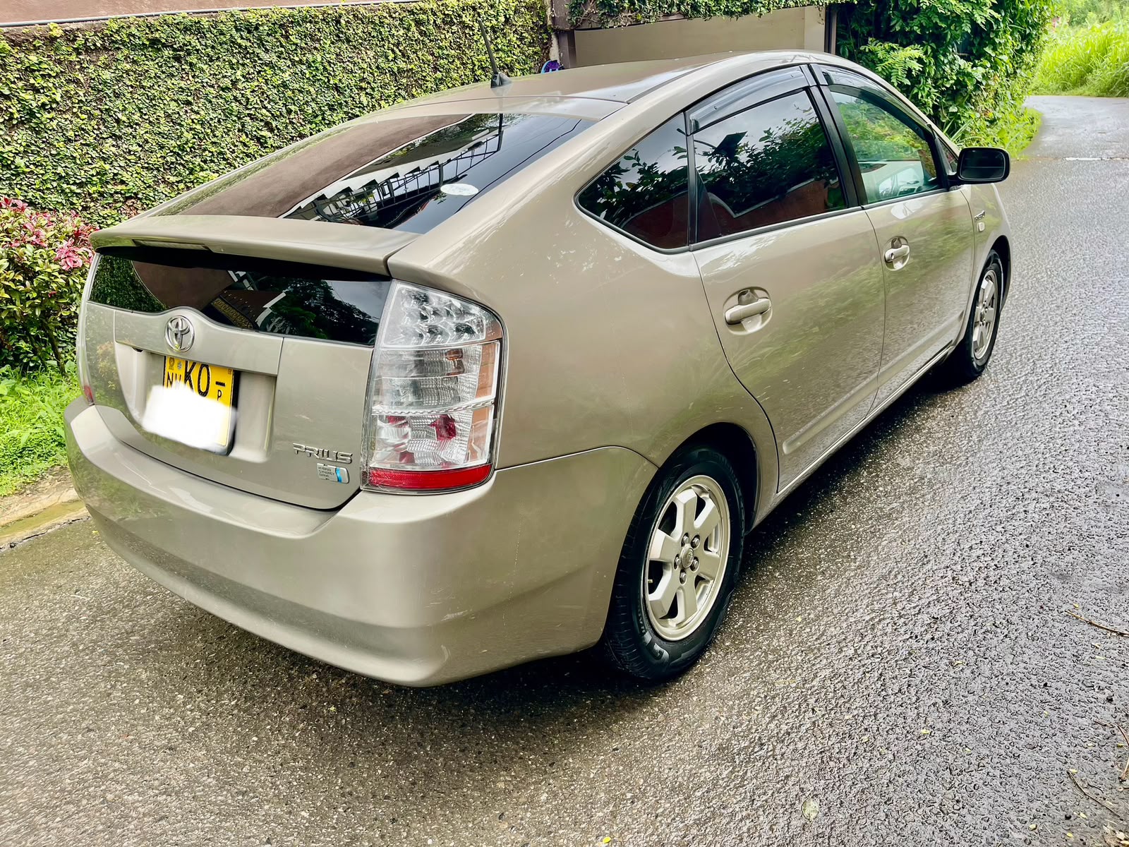 Toyota Prius 2009 - பயன்படுத்தப்பட்டது கார் sale in Sri Lanka - patpat.lk