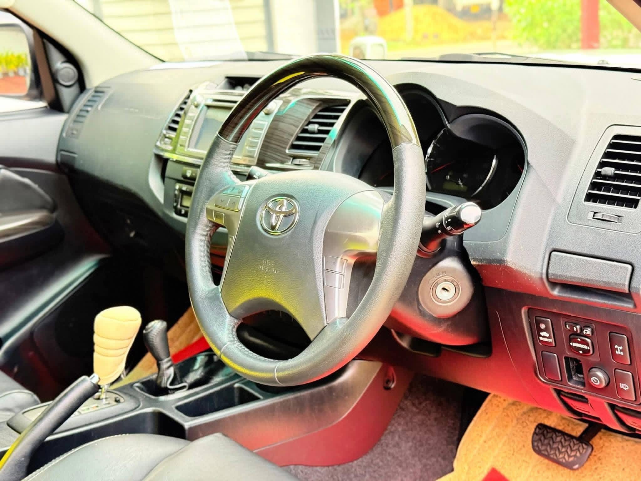 Toyota Fortuner 2013 - பயன்படுத்தப்பட்டது SUV sale in Sri Lanka - patpat.lk