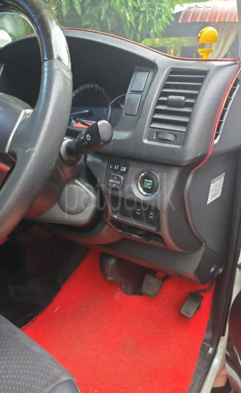 Toyota Hiace 2017 - பயன்படுத்தப்பட்டது வேன் sale in Sri Lanka - patpat.lk