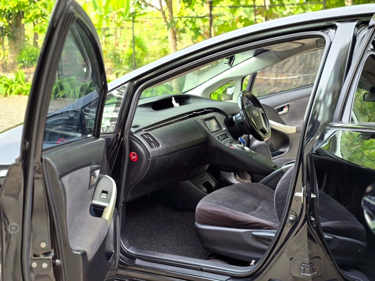 Toyota Prius 2014 - பயன்படுத்தப்பட்டது கார் sale in Sri Lanka - patpat.lk