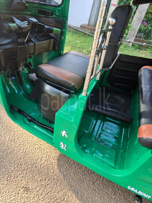 Bajaj Three Wheel 2018 - Used Three wheeler sale in Sri Lanka - patpat.lk