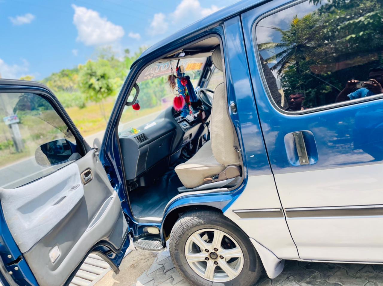 Toyota Hiace 1995 - பயன்படுத்தப்பட்டது வேன் sale in Sri Lanka - patpat.lk