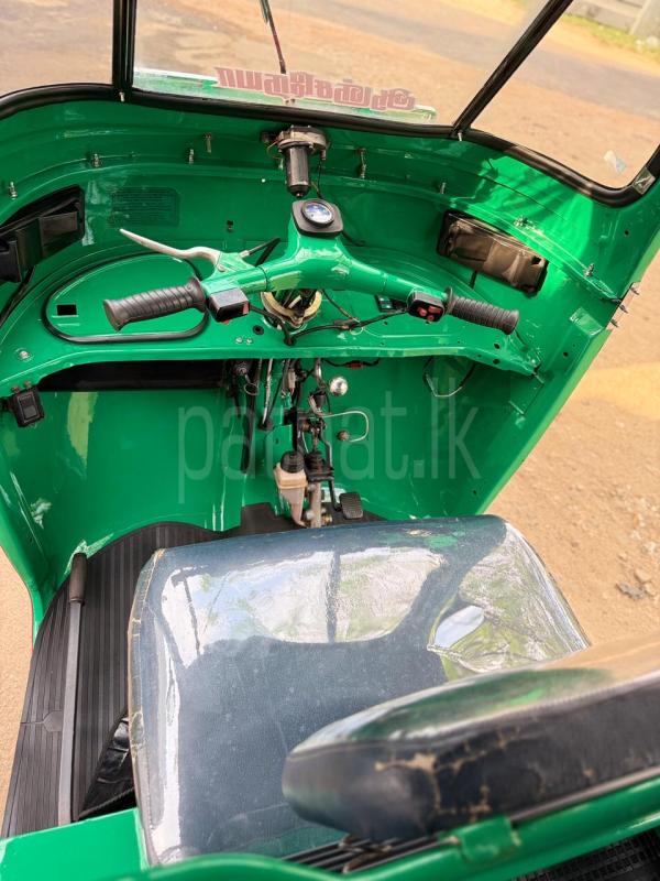 Bajaj Three Wheel 2006 - பயன்படுத்தப்பட்டது முச்சக்கர வண்டி sale in Sri Lanka - patpat.lk