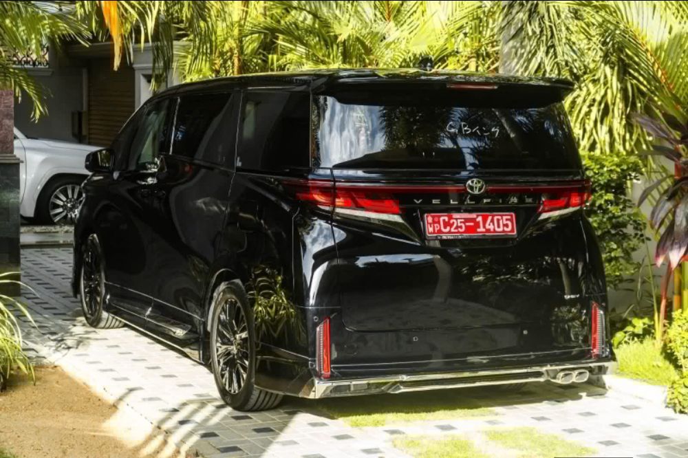 Toyota Vellfire 2024 - Used Van sale in Sri Lanka - patpat.lk