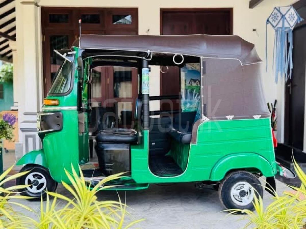 Bajaj 4 stroke 2015 - பயன்படுத்தப்பட்டது முச்சக்கர வண்டி sale in Sri Lanka - patpat.lk