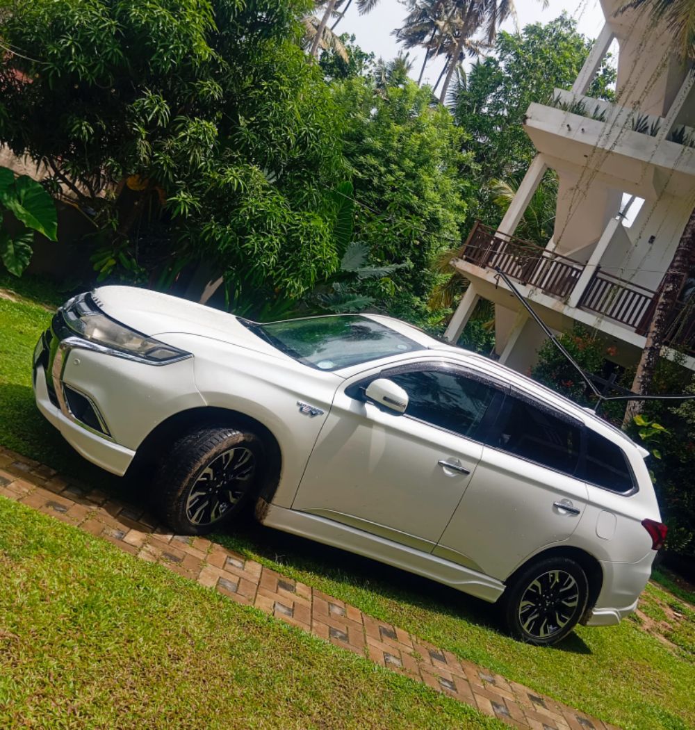 Mitsubishi Outlander 2015 - பயன்படுத்தப்பட்டது SUV sale in Sri Lanka - patpat.lk