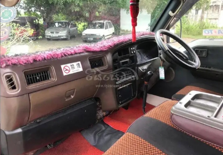 Nissan Caravan 1995 - பயன்படுத்தப்பட்டது வேன் sale in Sri Lanka - patpat.lk