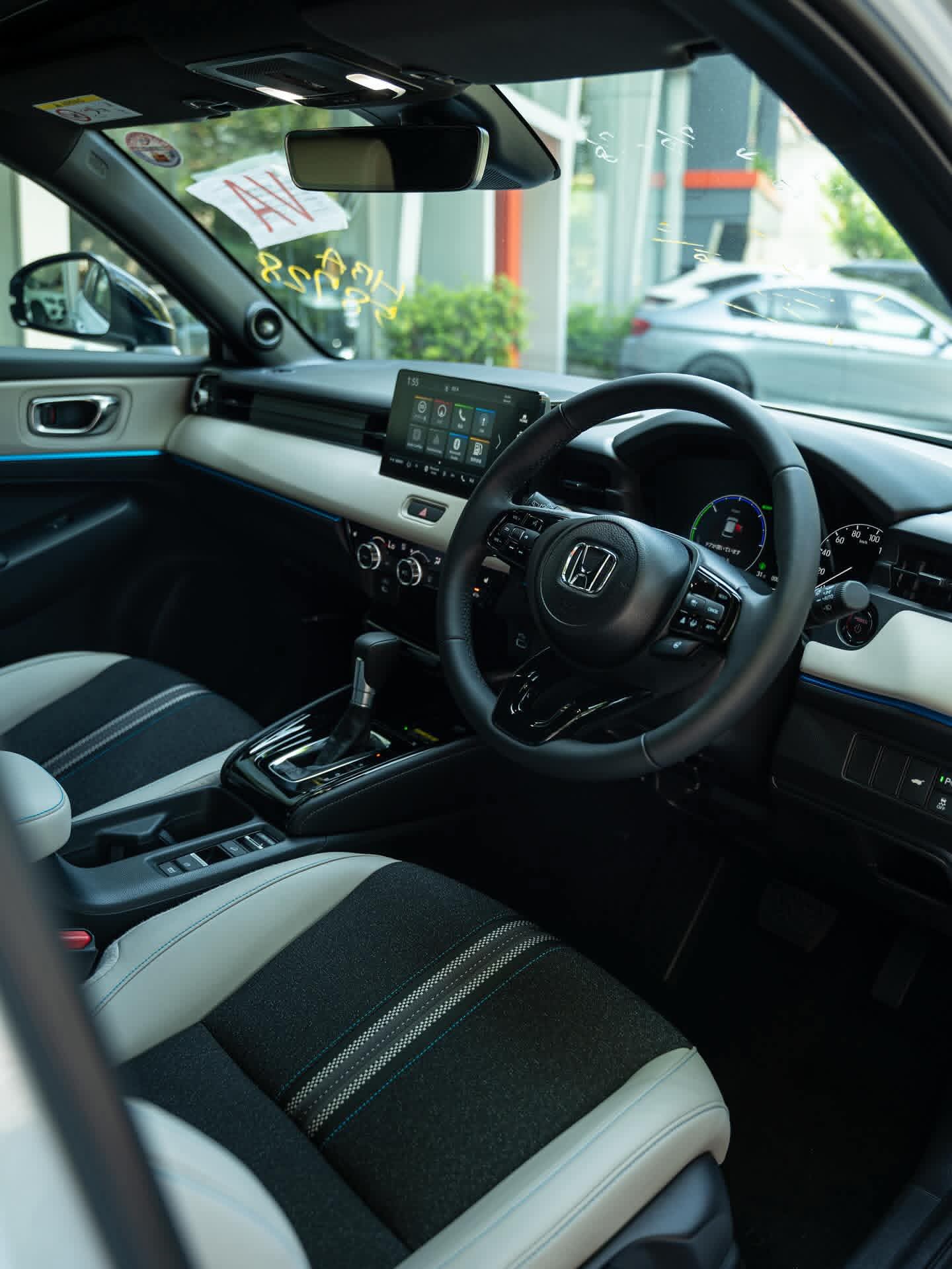 Honda Vezel 2025 - අලුත් SUV රථය sale in Sri Lanka - patpat.lk