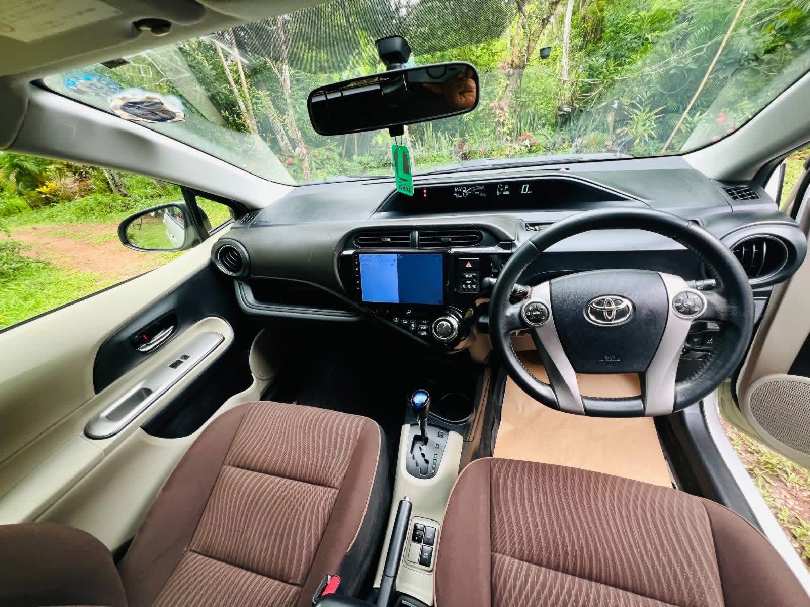 Toyota Aqua 2013 - பயன்படுத்தப்பட்டது கார் sale in Sri Lanka - patpat.lk