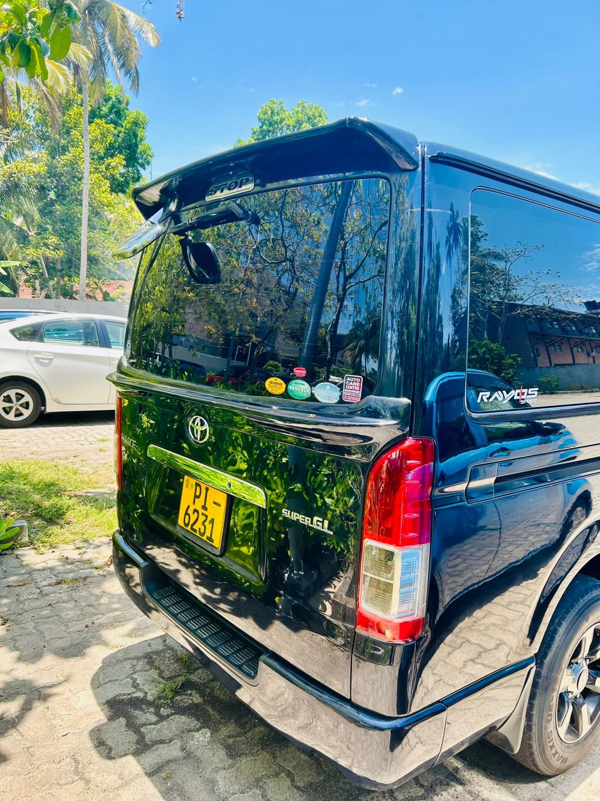 Toyota Hiace 2013 - Used Van sale in Sri Lanka - patpat.lk