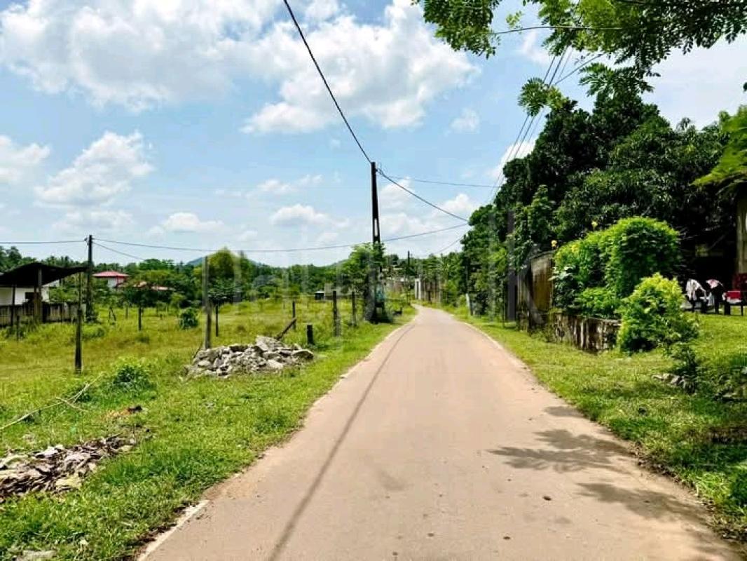 Commercial Land for Sale in Padukka